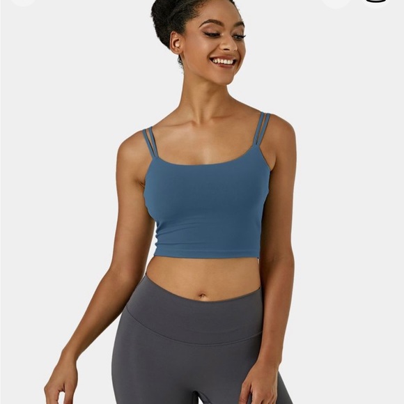 Backless Twisted Cropped Yoga Tank Top - Picture 2 of 4